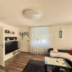 ZEMUNIK DONJI - Samostojeća katnica s velikim dvorištem - 260m2