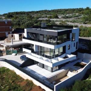 Život na Jadranu: Moderni apartman u samom srcu grada Krka