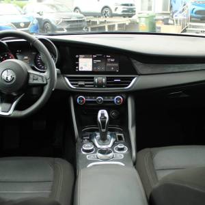 Alfa Romeo Giulia 2.2 JTD AUTOMATIK *PANORAMA, LED, NAVIGACIJA*