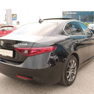 Alfa Romeo Giulia 2.2 JTD AUTOMATIK *PANORAMA, LED, NAVIGACIJA*