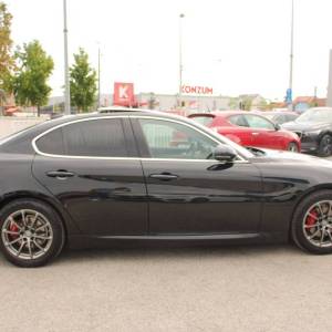 Alfa Romeo Giulia 2.2 JTD AUTOMATIK *PANORAMA, LED, NAVIGACIJA*