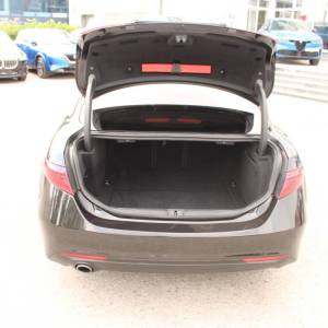 Alfa Romeo Giulia 2.2 JTD AUTOMATIK *PANORAMA, LED, NAVIGACIJA*