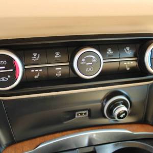 Alfa Romeo Stelvio 2.2 Ti AUTOMATIK *NAVIGACIJA, KAMERA, PANORAMA*