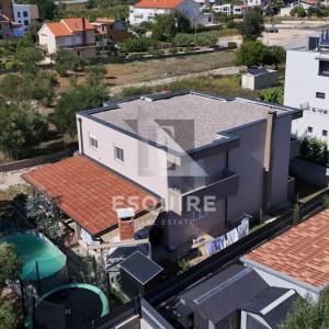 BIBINJE - Kuća katnica u blizini marine - 279m2