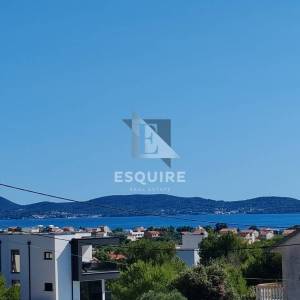 BIBINJE - PRILIKA Trosoban stan s 4 parkirna mjesta, mogućnost podjele u dva stana - 149m2
