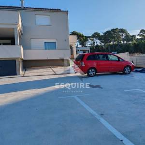 BIBINJE - PRILIKA Trosoban stan s 4 parkirna mjesta, mogućnost podjele u dva stana - 149m2