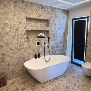Biograd na Moru, vila sa bazenom od  350 m2, blizina i pogled na more