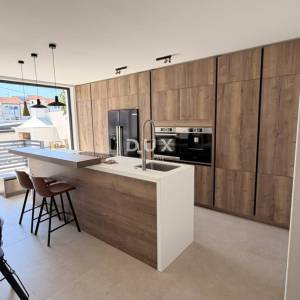 Biograd na Moru, vila sa bazenom od  350 m2, blizina i pogled na more