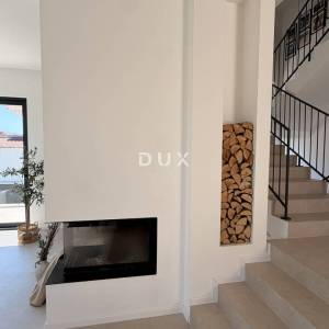 Biograd na Moru, vila sa bazenom od  350 m2, blizina i pogled na more