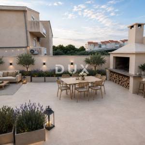 Biograd na Moru, vila sa bazenom od  350 m2, blizina i pogled na more