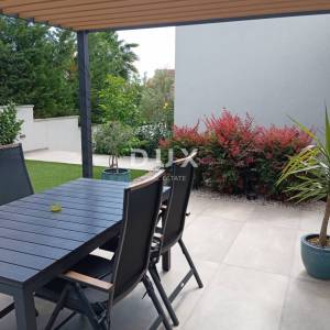 Biograd, Sv. Filip i Jakov, kuća, 110 m², vrt, bazen