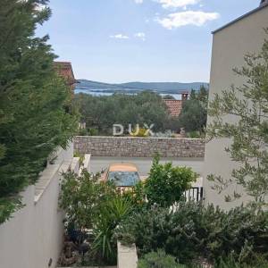 Biograd, Sv. Filip i Jakov, kuća, 110 m², vrt, bazen