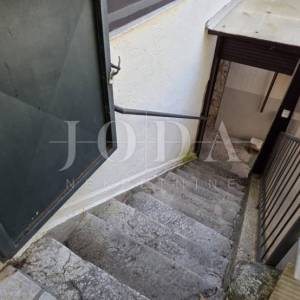 Bribir: Kamena kuća s pogledom na more i okućnicom