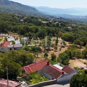 Bribir: Kamena kuća s pogledom na more i okućnicom