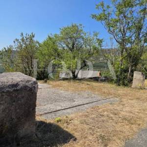 Bribir: Kamena kuća s pogledom na more i okućnicom