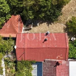 Bribir: Kamena kuća s pogledom na more i okućnicom