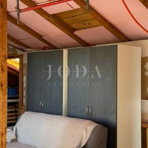 Čavle - dvojna kuća s tri stambene jedinice