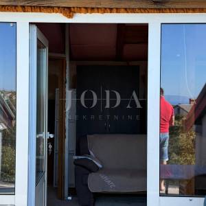 Čavle - dvojna kuća s tri stambene jedinice