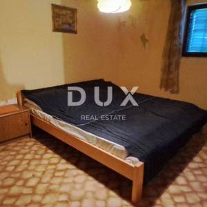 Crikvenica, Jadranovo, dvije dvojne kuće po 120 m2, dvorište