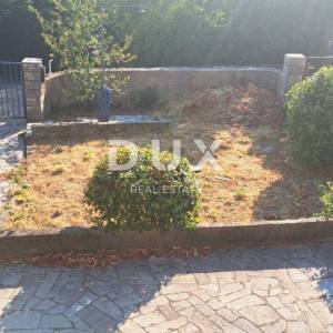 Crikvenica, Jadranovo, dvije dvojne kuće po 120 m2, dvorište