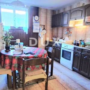 Crikvenica, Jadranovo, dvije dvojne kuće po 120 m2, dvorište