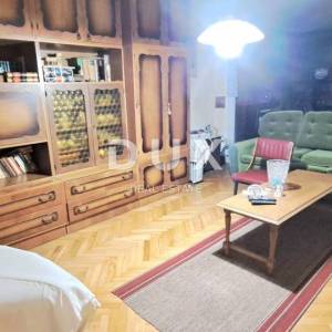 Crikvenica, Jadranovo, dvije dvojne kuće po 120 m2, dvorište