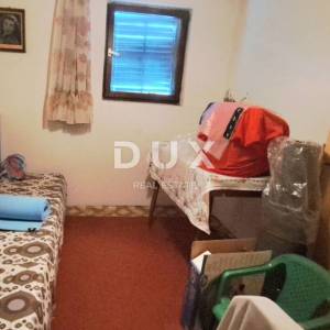 Crikvenica, Jadranovo, dvije dvojne kuće po 120 m2, dvorište
