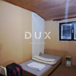 Crikvenica, Jadranovo, dvije dvojne kuće po 120 m2, dvorište