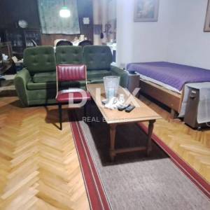 Crikvenica, Jadranovo, dvije dvojne kuće po 120 m2, dvorište