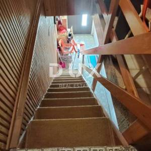 Crikvenica, Jadranovo, dvije dvojne kuće po 120 m2, dvorište