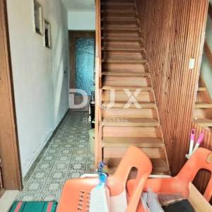 Crikvenica, Jadranovo, dvije dvojne kuće po 120 m2, dvorište