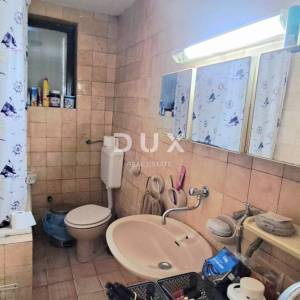 Crikvenica, Jadranovo, dvije dvojne kuće po 120 m2, dvorište