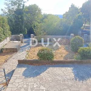 Crikvenica, Jadranovo, dvije dvojne kuće po 120 m2, dvorište