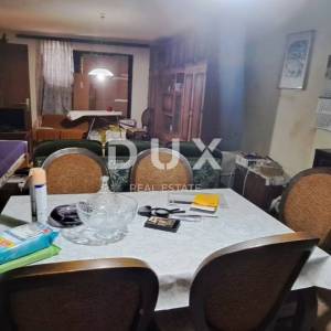 Crikvenica, Jadranovo, dvije dvojne kuće po 120 m2, dvorište