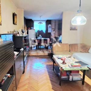 Crikvenica, Jadranovo, dvije dvojne kuće po 120 m2, dvorište