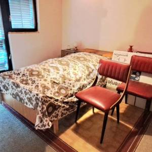 Crikvenica, Jadranovo, dvije dvojne kuće po 120 m2, dvorište