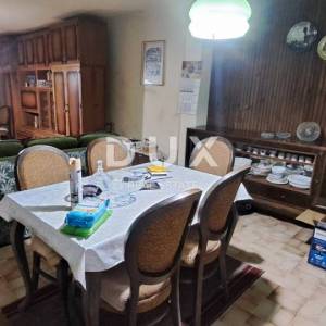 Crikvenica, Jadranovo, dvije dvojne kuće po 120 m2, dvorište