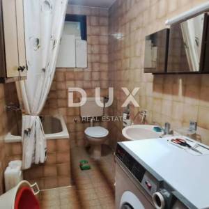 Crikvenica, Jadranovo, dvije dvojne kuće po 120 m2, dvorište