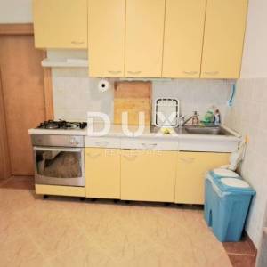 CRIKVENICA - Lijepi 1S+DB s terasom i prostranim vrtom