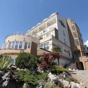 Crikvenica, Selce, hotel, 5369 m2, prvi red do mora