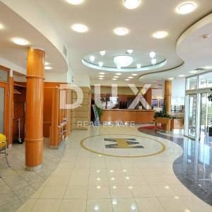 Crikvenica, Selce, hotel, 5369 m2, prvi red do mora