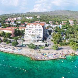 Crikvenica, Selce, hotel, 5369 m2, prvi red do mora