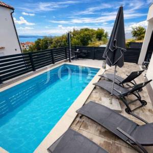 Crikvenica, stan sa bazenom