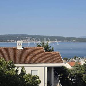 CRIKVENICA, stan sa garažom i okućnicom