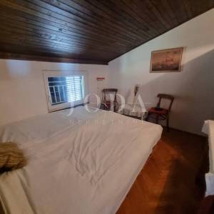 CRIKVENICA, stan sa garažom i okućnicom
