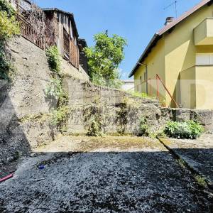 Črnomerec, stan u visokom prizemlju,58 m2 za adaptaciju, blizina Ilice