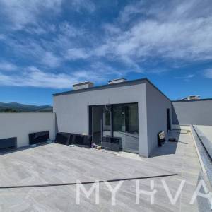 Dvoetažni Penthouse u Vrboskoj S8b