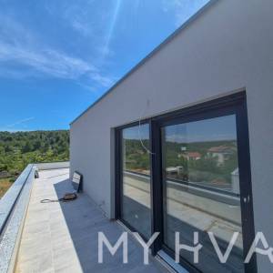 Dvoetažni Penthouse u Vrboskoj S8b