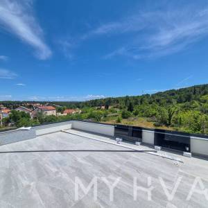 Dvoetažni Penthouse u Vrboskoj S8b