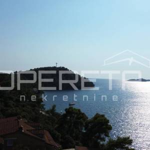 Dvoetažni stan s bazenom i pogledom na more – Brna, Korčula